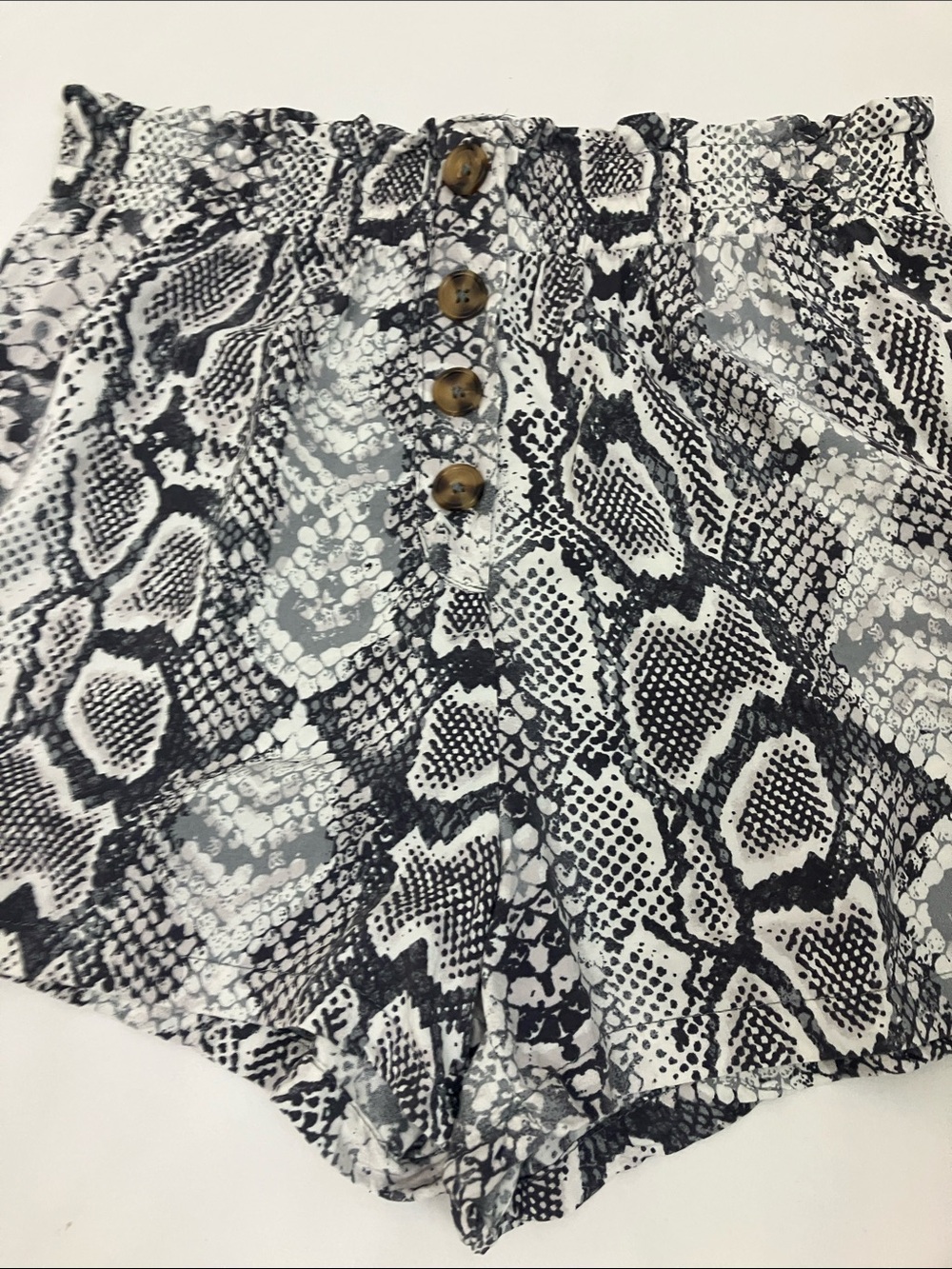 Derek Heart High-Waist Snake Print Shorts - Black & White Womens Size Medium - Picture 2 of 8